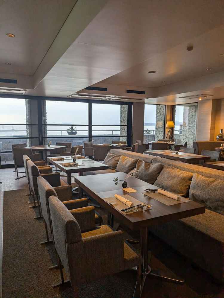 普段はレストラン。当日は待合室として利用できるとのこと