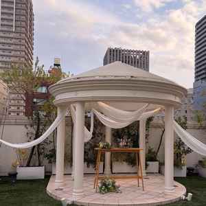 4階ガーデンテラス。ビルが見えてしまうので少し現実に引き戻される感じは否めない。