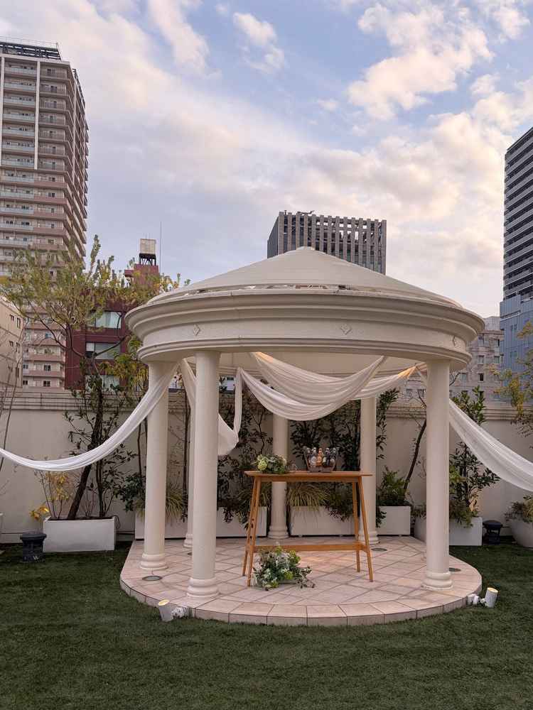 4階ガーデンテラス。ビルが見えてしまうので少し現実に引き戻される感じは否めない。