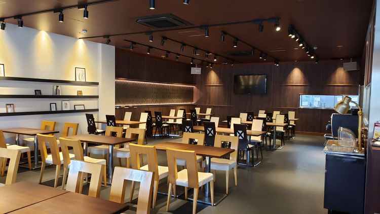 ゲスト控え室。とても広くゲストが大人数でもキャパシティは大丈夫。