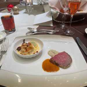 試食プレート。試食中次長やシェフがそれぞれ挨拶に来てくださり、皆さんとても親切でした