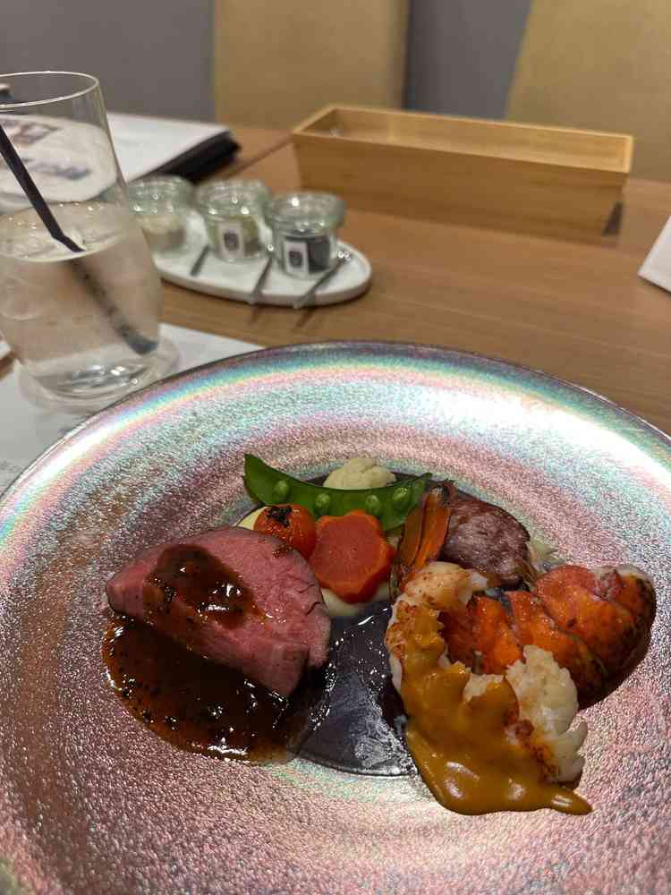 お料理はどれもとても美味しく、シェフとメニュー相談ができるのがとても魅力的だと思いました。