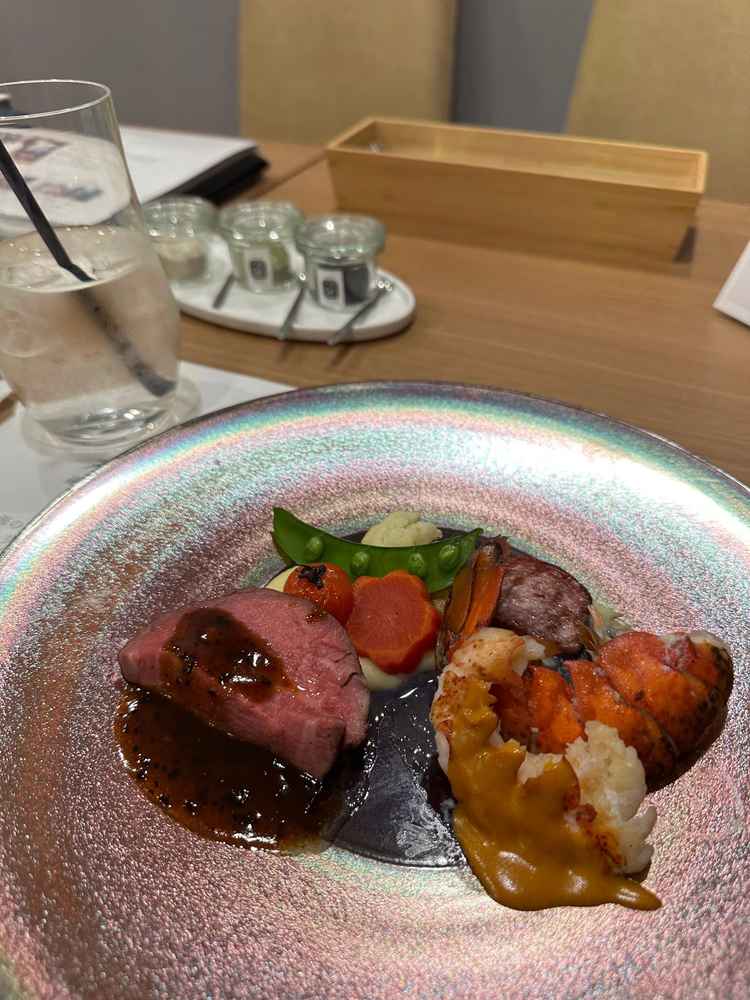 お料理はどれもとても美味しく、シェフとメニュー相談ができるのがとても魅力的だと思いました。