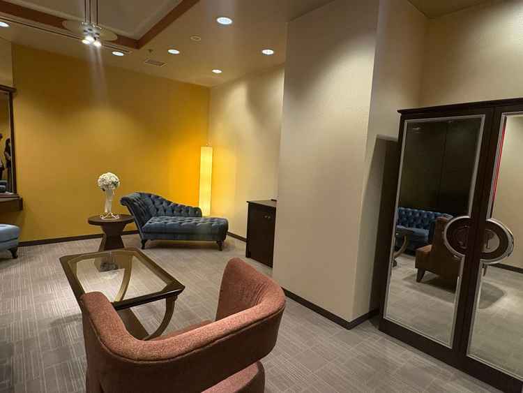 新郎新婦の待合室も広くて当日は写真を撮ったり、リラックスが出来そうでした。