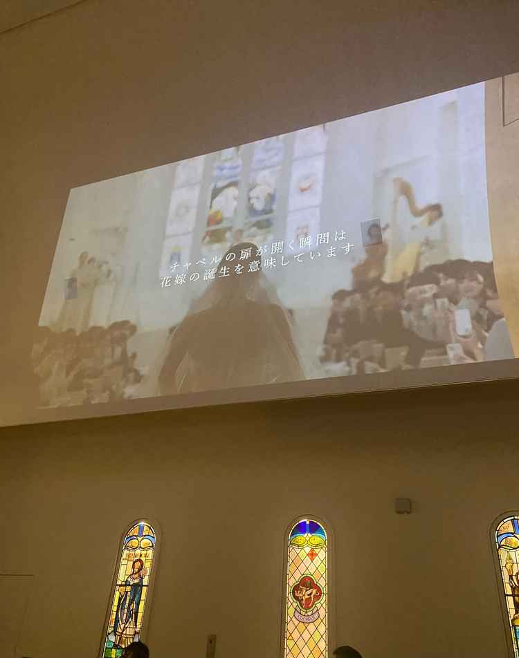 チャペル天井にムービーを投影することができる。