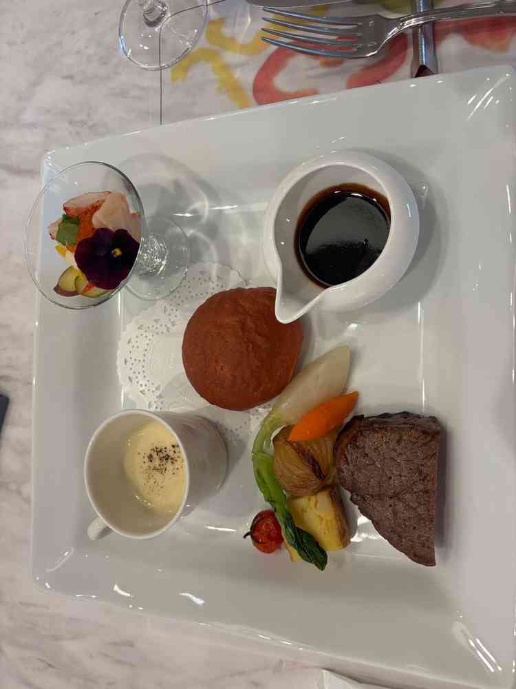 試食のメニューです。お腹が柔らかくてゲストに満足してもらえるなと感じました。