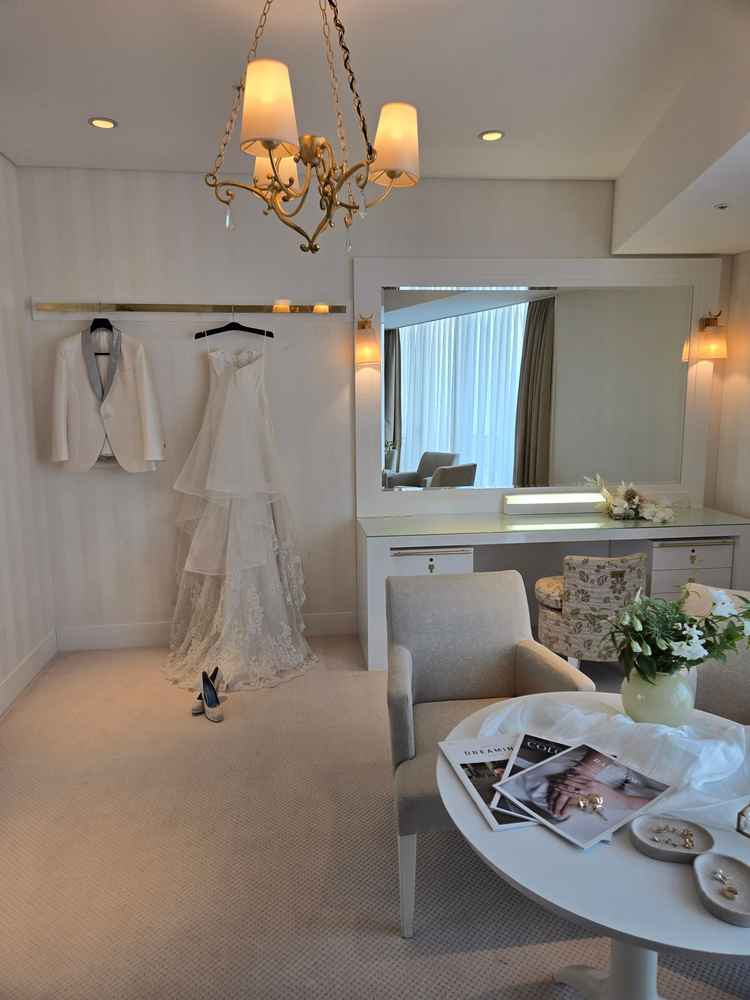 新郎新婦が当日を過ごす控室は、海外の高級ブティックのような洗練されたデザインで素敵。式後宿泊できる。