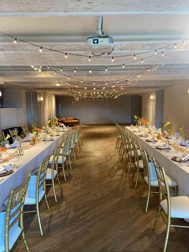 座席が丸いテーブルじゃないのはビックリ