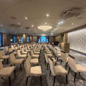 こちらはホテルのような雰囲気の披露宴会場。