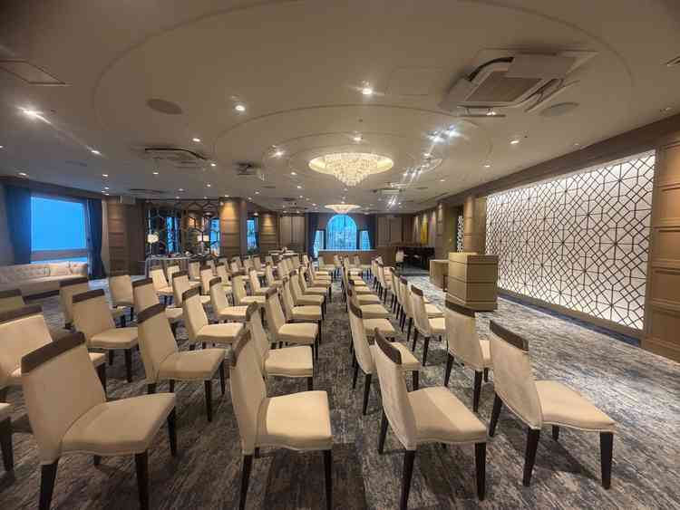 こちらはホテルのような雰囲気の披露宴会場。