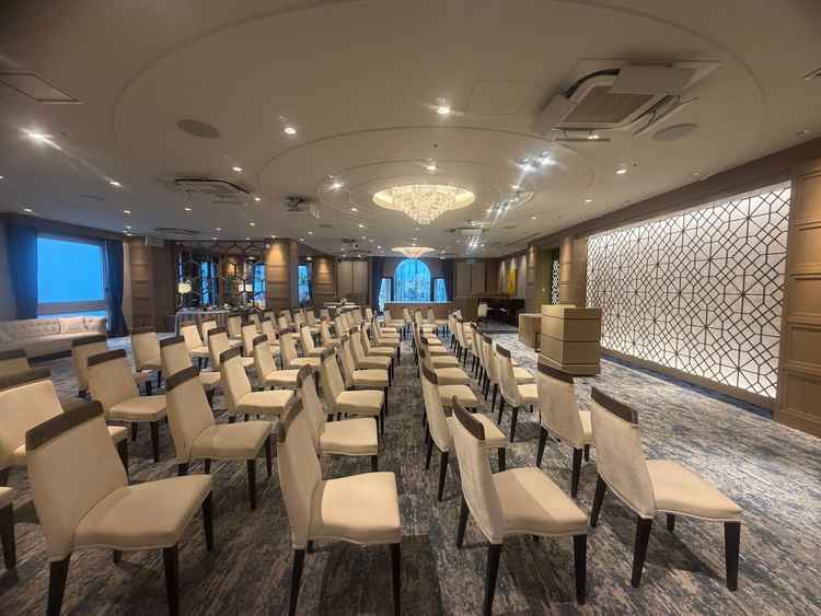 こちらはホテルのような雰囲気の披露宴会場。