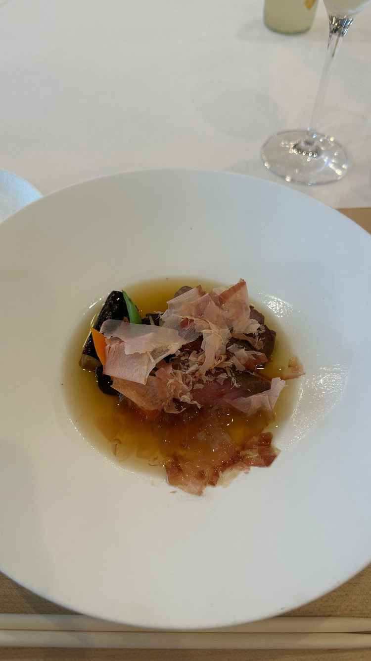 料理は日本食で出汁が効いていておいしい