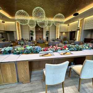 花火風の照明が素敵だった披露宴会場。