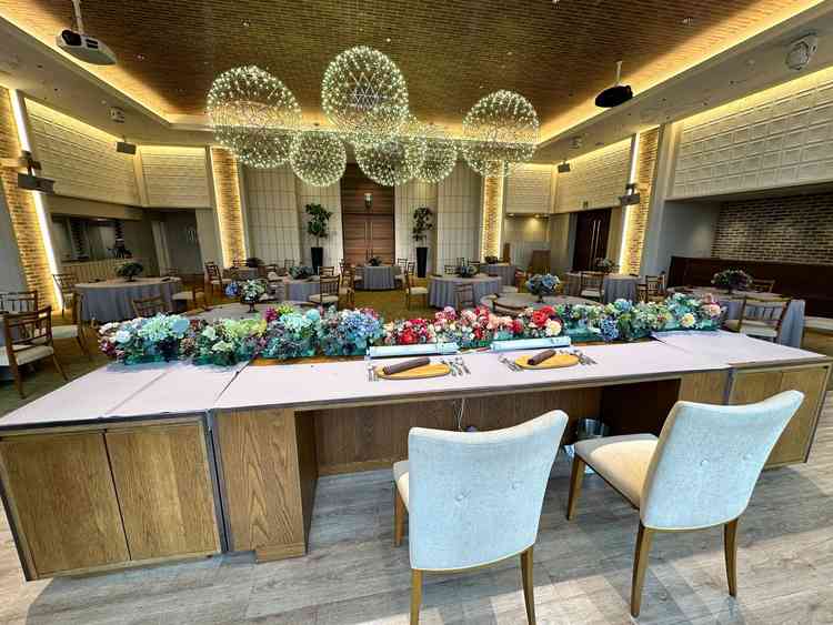 花火風の照明が素敵だった披露宴会場。