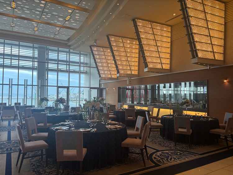 船をイメージした披露宴会場。オープンキッチンが素敵でした。広々としていました！