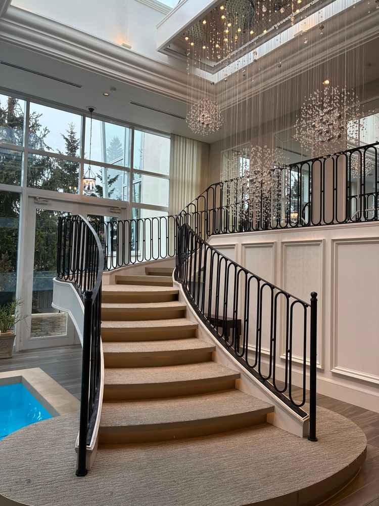 披露会場です。ライトなども素敵でかなり魅力でした。