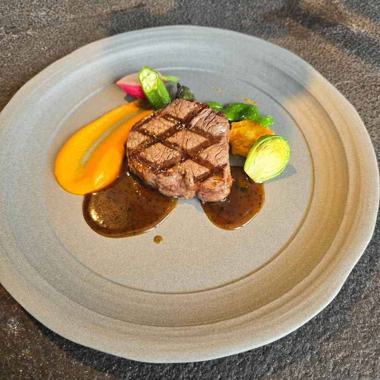 18000円のコース肉料理。