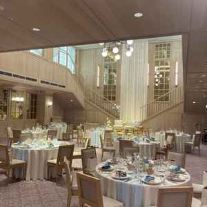 披露宴会場②お姫様感溢れるとても可愛い会場でした！