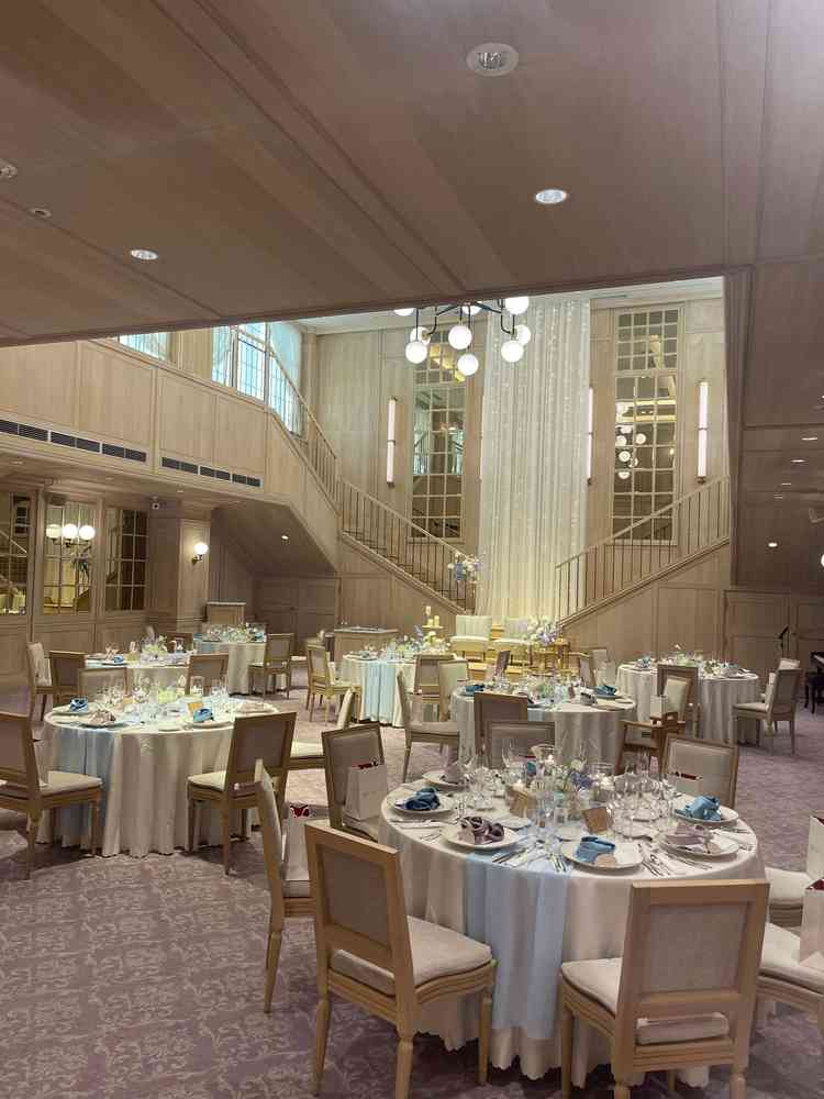 披露宴会場②お姫様感溢れるとても可愛い会場でした！