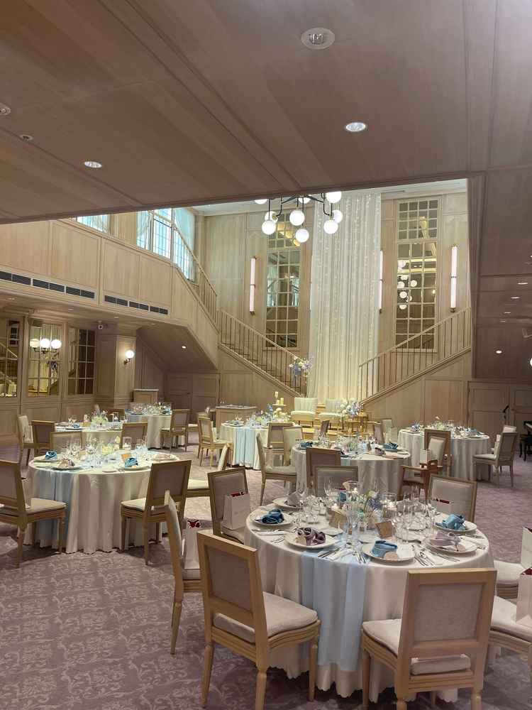 披露宴会場②お姫様感溢れるとても可愛い会場でした！