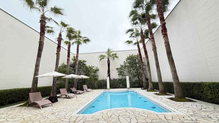 壁が高く式場の外の景色が見えないため、非日常の世界に浸れる。騒音等も聞こえてこなかった。