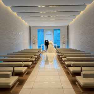 パール加工をあしらったチャペル