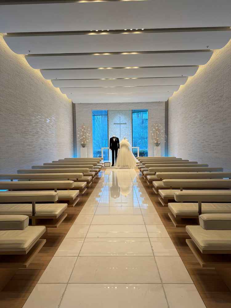 パール加工をあしらったチャペル