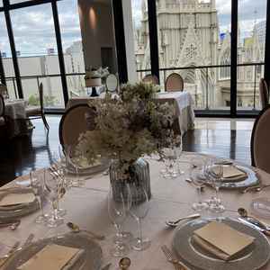 スカイビュールーム邸。窓からは大聖堂も一望出来て、会話も弾み素敵な空間を過ごすことが出来そうです。