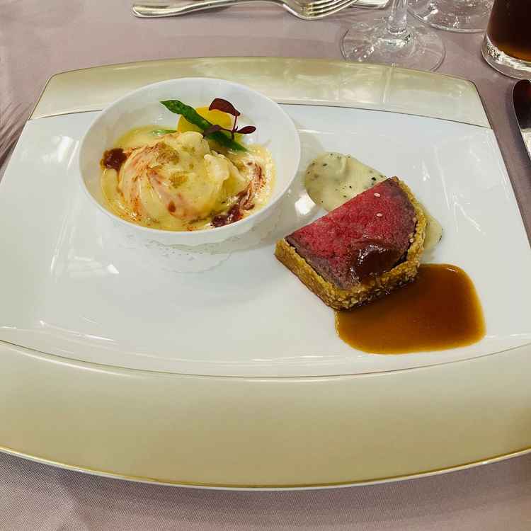 試食のグラタンと牛肉です。レストランでいただけるならこれを目当てにいきたいぐらい美味しかったです