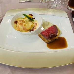 試食のグラタンと牛肉です。レストランでいただけるならこれを目当てにいきたいぐらい美味しかったです