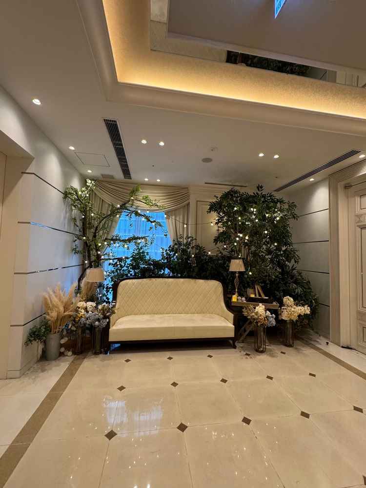 緑と花に包まれたフォトスペースは装飾は自分たちのテーマに合わせてアレンジできるそうです。