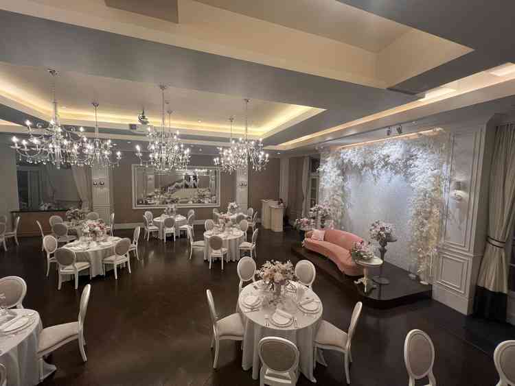 披露宴会場のニース邸。階段からの景色です。可愛らしい雰囲気でした。