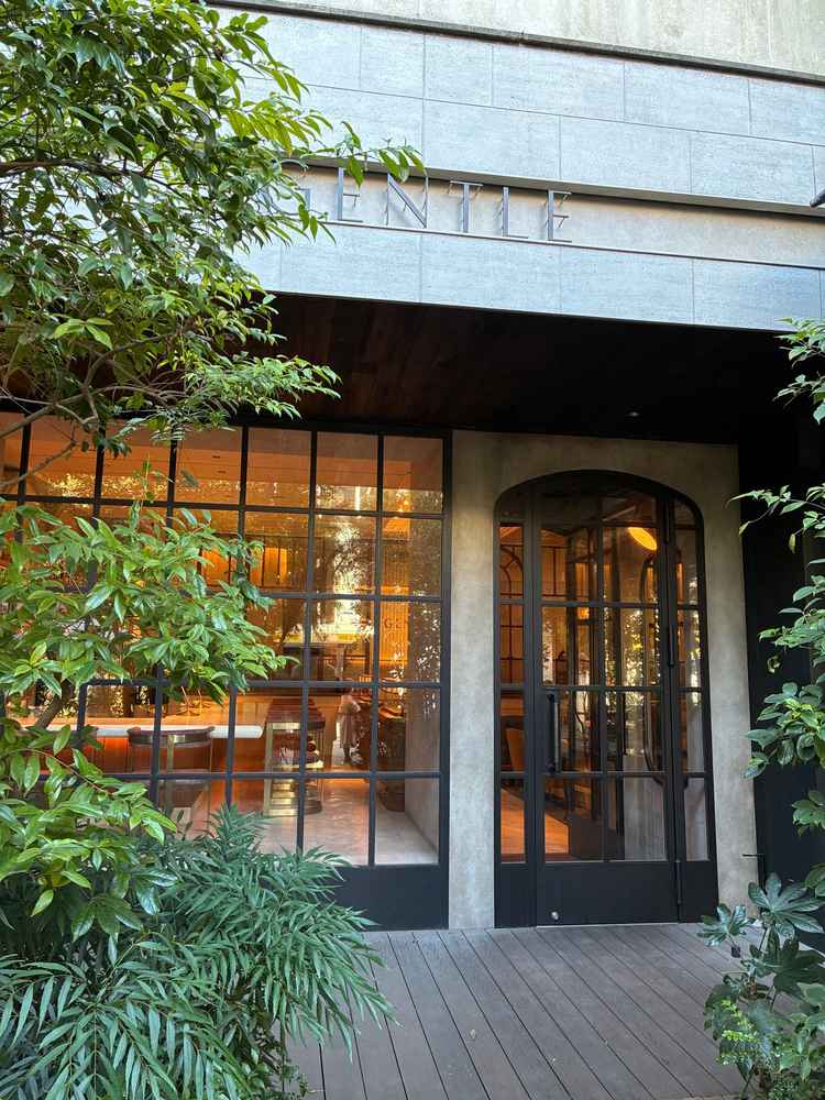 デザインの参考にと、付属のレストラン。