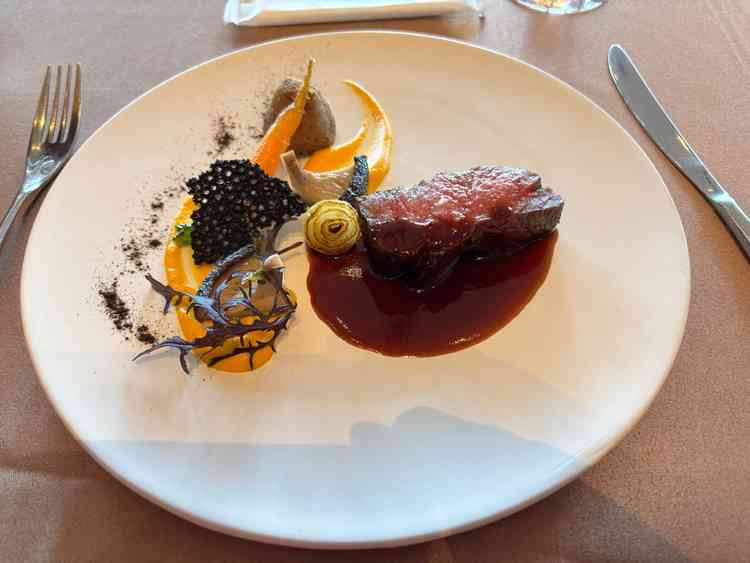 お肉もとてもやわらかく素材の旨みを存分に味わえとても美味しかったです