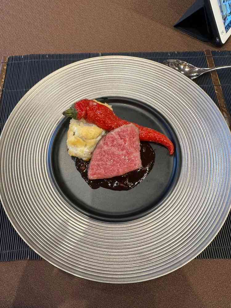 メイン料理も美味。