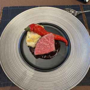 メイン料理も美味。