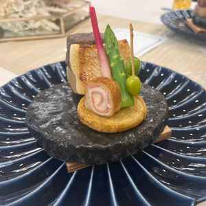 料理が工夫が凝らされていて、見た目もよく、味も美味しかった。