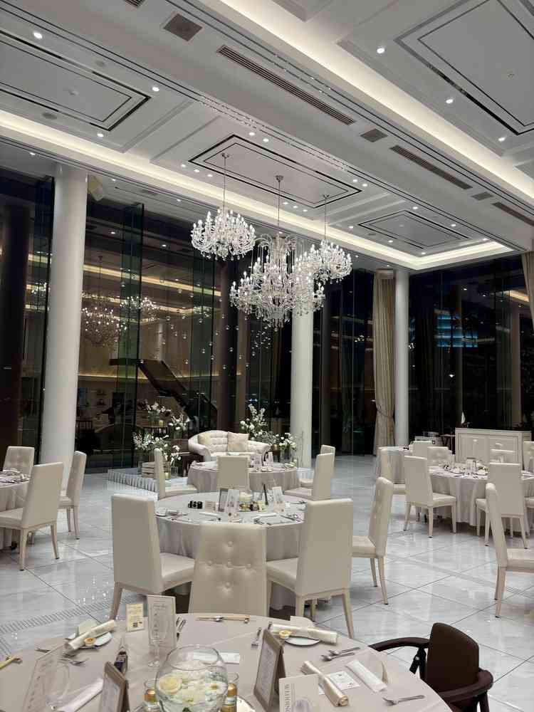 披露宴会場です。夜の披露宴会場は夜景が素敵だった。