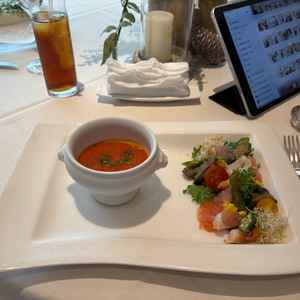 お料理は季節によって変わりますが、私たちはおいしかったです！プランも3つあるので選べると思います。