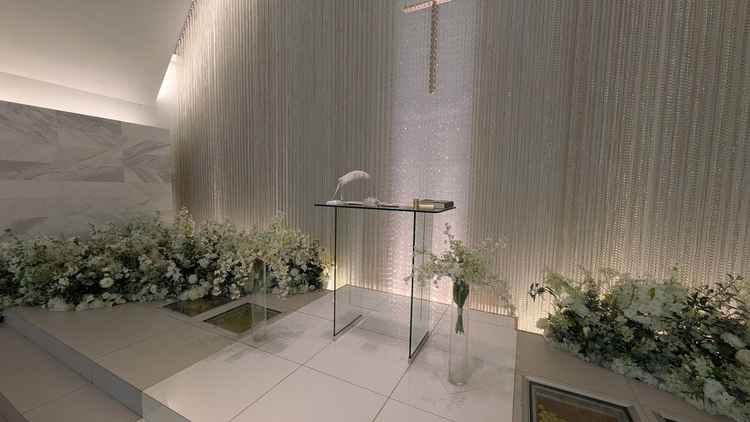 デフォルトプランでもボリュームのある造花で飾られており非常に華やかでした。