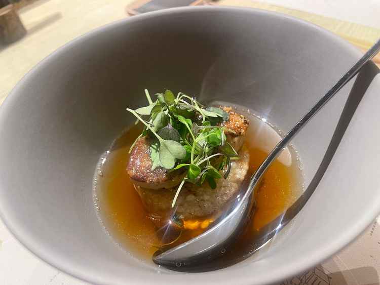 締めに頂いたフォアグラ茶漬け。本当に美味しくて夫と感嘆していました。