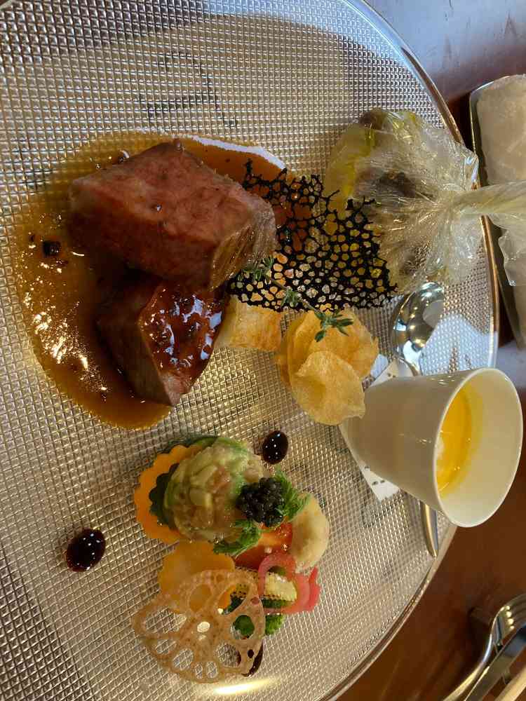 料理全て美味しかったが、特にお肉が最高！信頼出来るお料理でした。