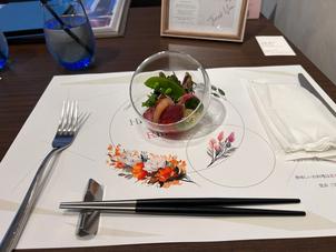 この見た目でおすしらしいです。見た目も楽しめて当日も会話のタネになりそうな素敵な料理だと思いました。