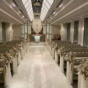 ホテルの中にあるとは思えないほど本格的なチャペルで装飾も綺麗で美しく、神聖な雰囲気でした。