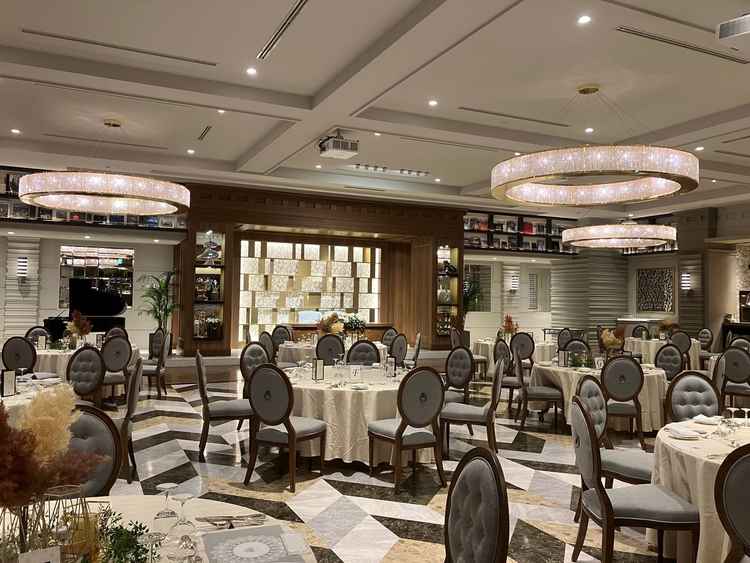 華やかな披露宴会場