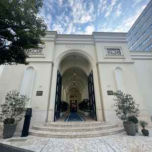 門構えが綺麗なのと、受付までの道に写真を置けると聞いてとても魅力に感じました。