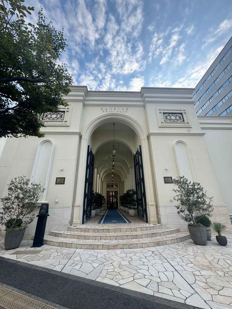 門構えが綺麗なのと、受付までの道に写真を置けると聞いてとても魅力に感じました。