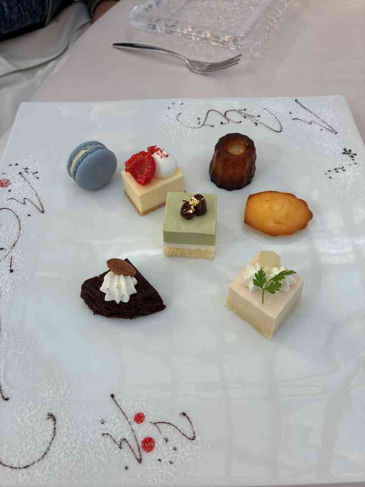 デザートビュッフェもあるそうで、お客さんも飽きることなく楽しめそうだなと感じました。