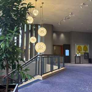 有形文化財にも指定されているクラシカルな部分と、洋を取り入れたモダンな部分があり素敵でした。