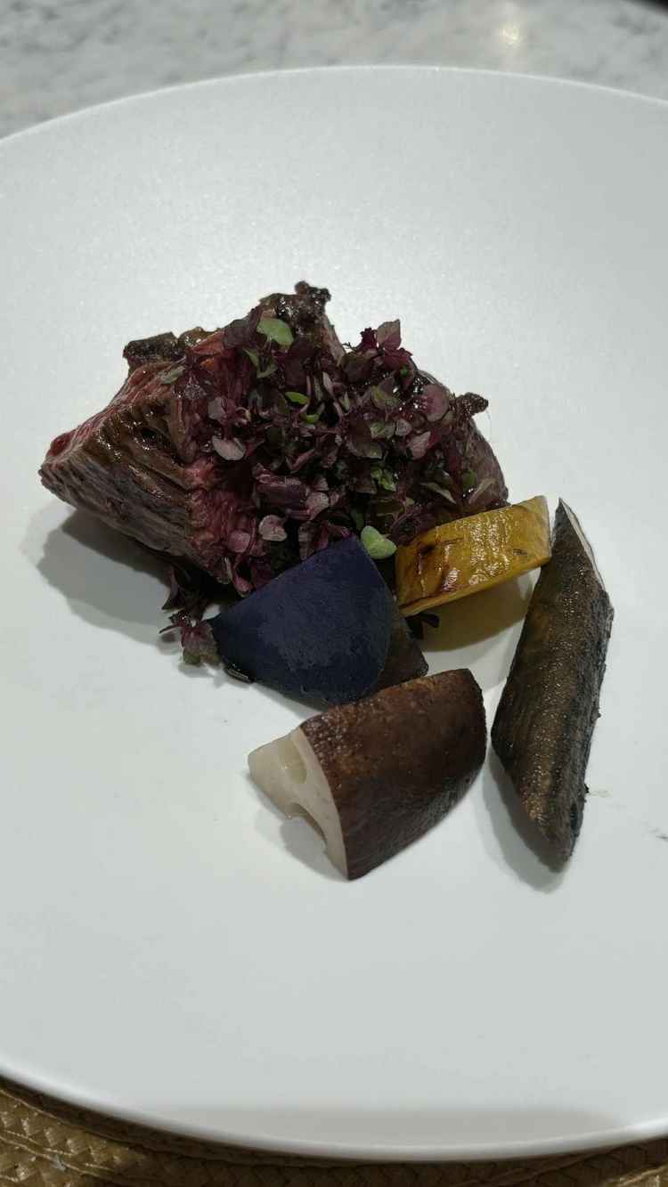 ビーフだけでなく、レンコンや紫芋なども素材の味が活かされた料理でした。